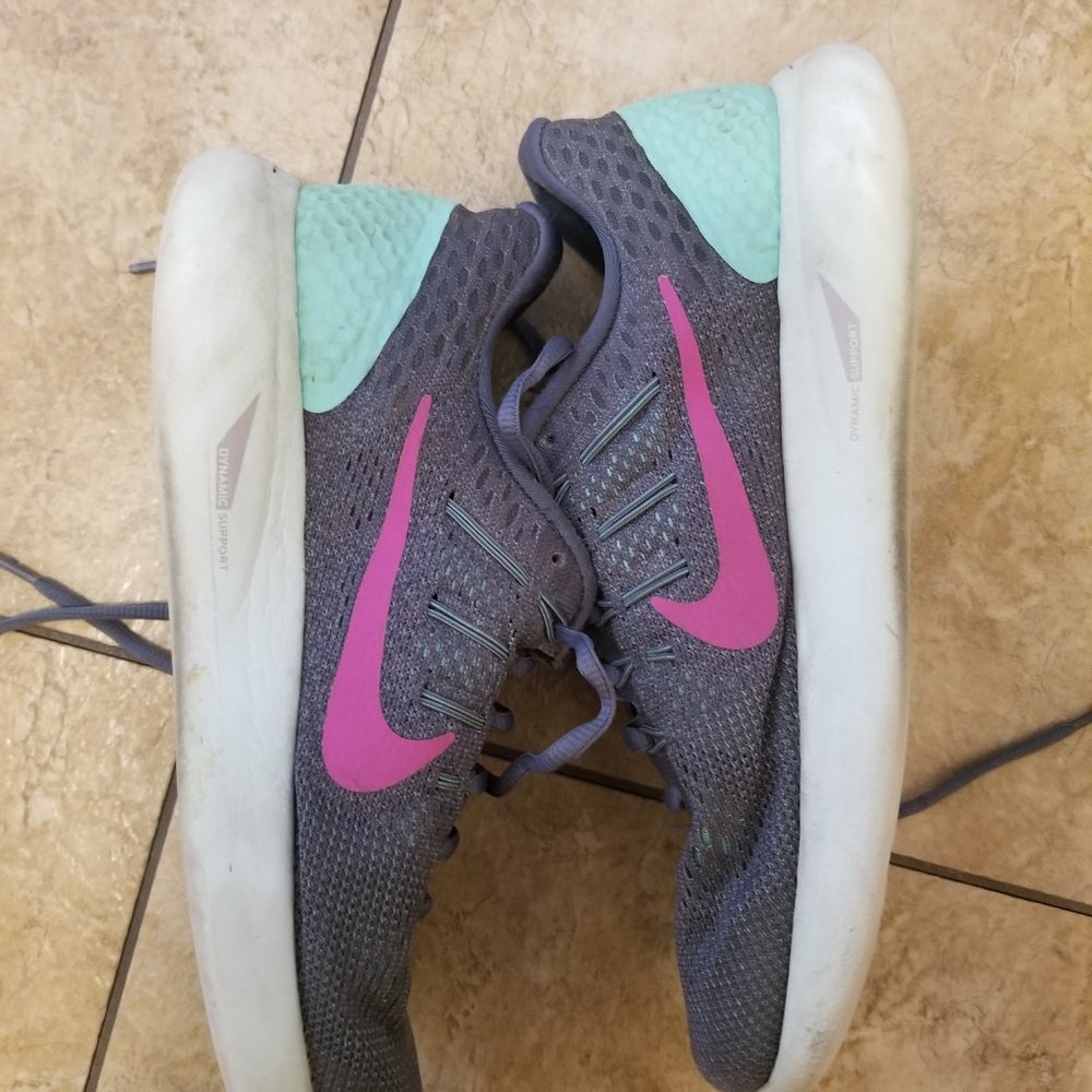 Nike Tennis Shoes - Picture 2 of 5